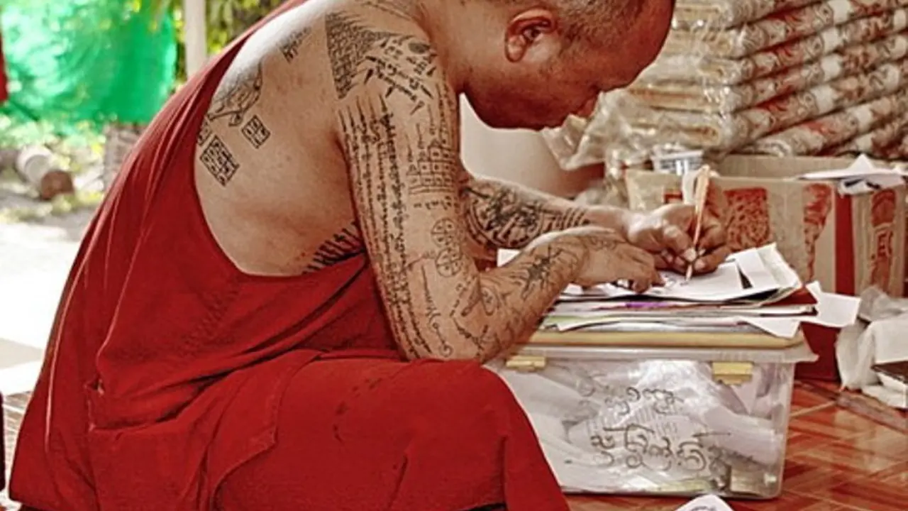 Tato Keren Para Biksu Thailand yang Bakal Bikin Kamu Iri