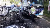 Jajaran Lantas Polres Bogor saat reka ulang kecelakaan Avanza maut di Puncak, Bogor. (Liputan6.com/Achmad Sudarno)