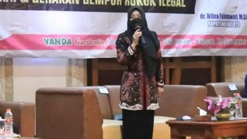 Bupati Mojokerto Ikfina Fahmawati menarik rem darurat imbas status PPKM level 3 (mojokertokab.go.id)