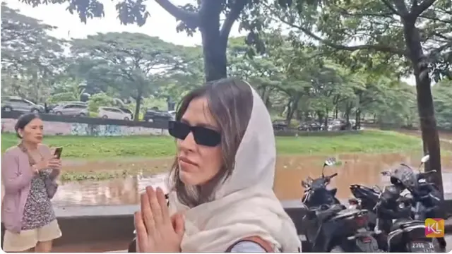9 Momen Artis Hadiri Pemakaman Vidi Aldiano di TPU Tanah Kusir