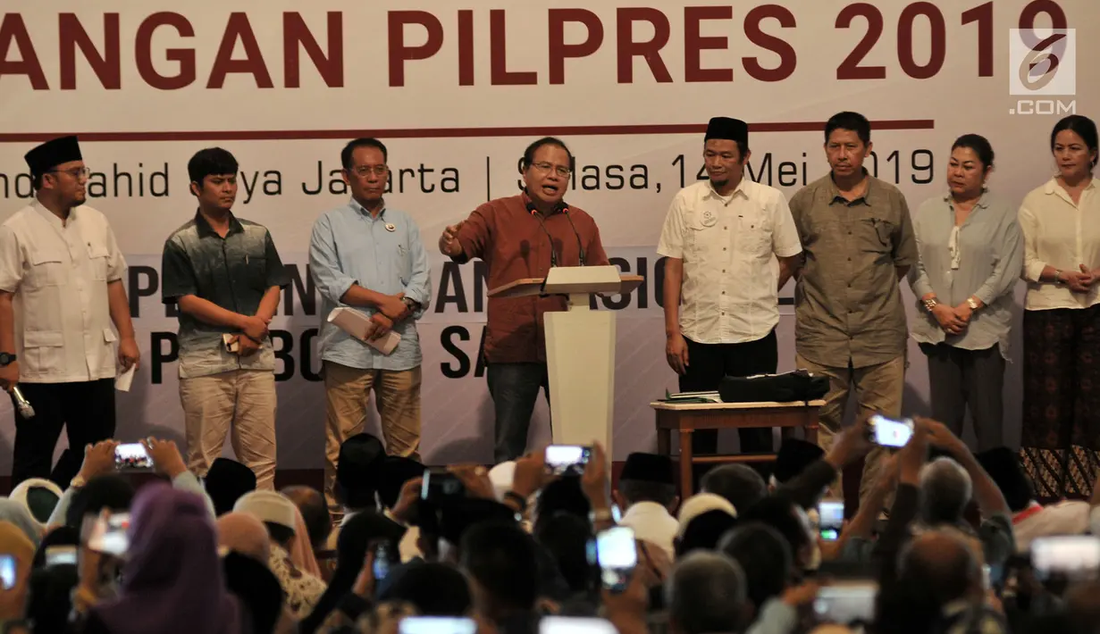 Ahli Ekonomi Rizal Ramli saat menghadiri acara Mengungkap Fakta-Fakta Kecurangan Pilpres 2019 di Jakarta, Selasa (14/5/2019). Dalam acara ini turut hadir para petinggi BPN dan menampilkan bukti-bukti kecurangan Pemilu 2019 yang ditemukan oleh tim BPN. (merdeka.com/Iqbal S Nugroho)
