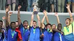 Timnas Prancis U-19 menjuarai Piala Eropa U-19 setelah mengalahkan Italia U-19, 4-0, dalam final yang berlangsung di Sinsheim, Jerman, (24/7/2016). (AFP/Daniel Roland)
