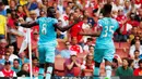Pemain West Ham, Cheikhou Kouyate, merayakan gol pertama yang dicetaknya ke gawang Arsenal dalam pertandingan di Stadion Emirates, London. Minggu (9/8/2015). (Reuters/Eddie Keogh)