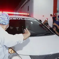 Jenazah Glenn Fredly keluar RS (Deki Prayoga/Dream.co.id)