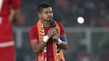 Stiker Persija Jakarta, Bambang Pamungkas, saat momen pensiun usai melawan Persebaya Surabaya pada laga Liga 1 di SUGBK, Jakarta, Selasa (17/12). Bepe mengakhiri kariernya pada musim ini. (Bola.com/Yoppy Renato)