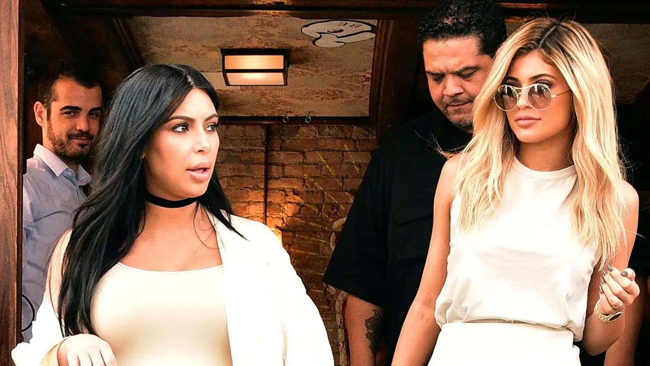 Kim Kardashian dan Kylie Jenner