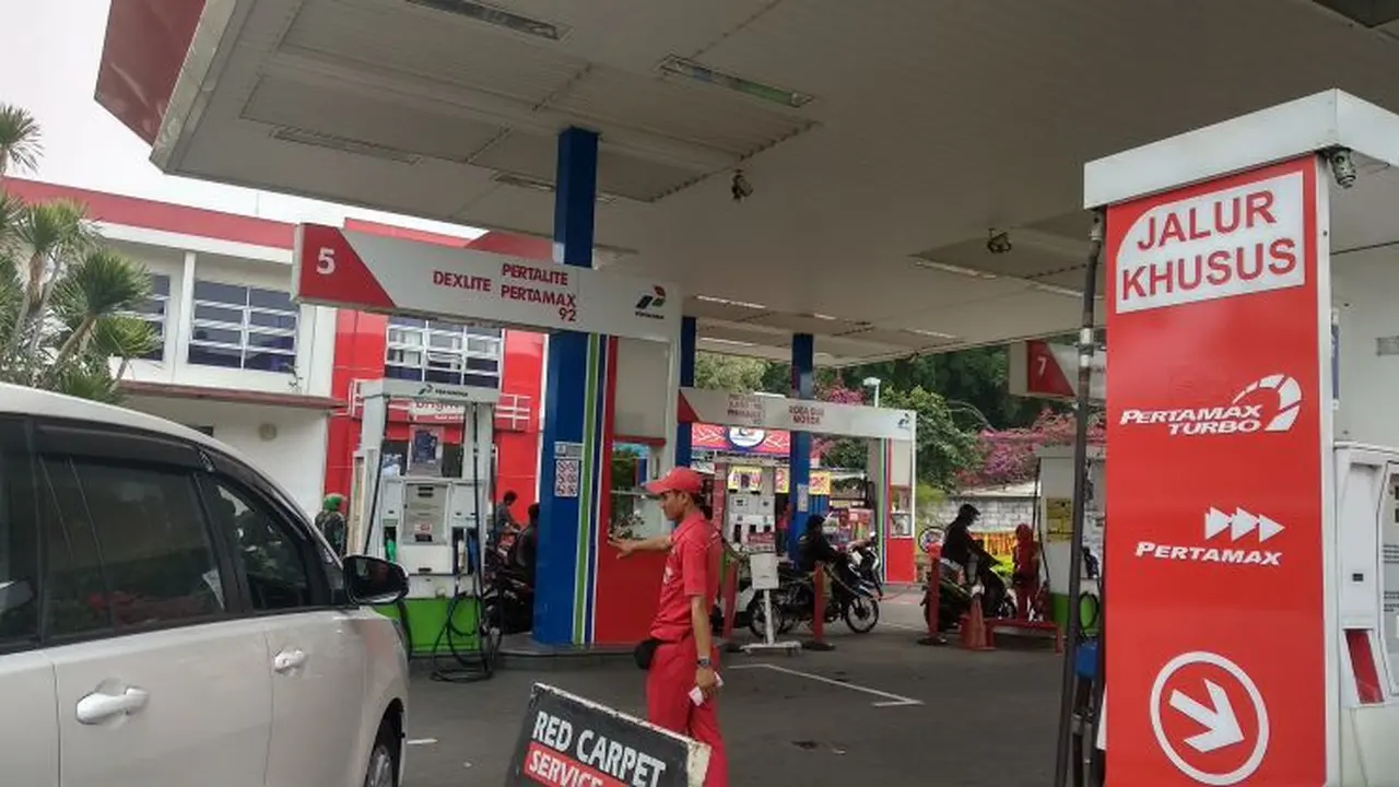 Kementerian ESDM telah resmi memperluas penerapan kewajiban pencampuran Biodiesel 20 persen (B20) untuk Public Service Obligation (PSO) ataupun non-PSO, sejak 1 September 2018. (Maul/Liputan6.com)