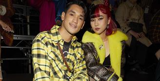 Afgan dan Isyana Savastasi menambah daftar panjang selebriti tanah air yang meramaikan New York Fashion Week. (coach)