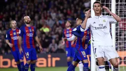 Ekspresi Cristiano Ronaldo saat gagal mencetak gol melawan Barcelona di Camp Nou. (AFP/Josep Lago)