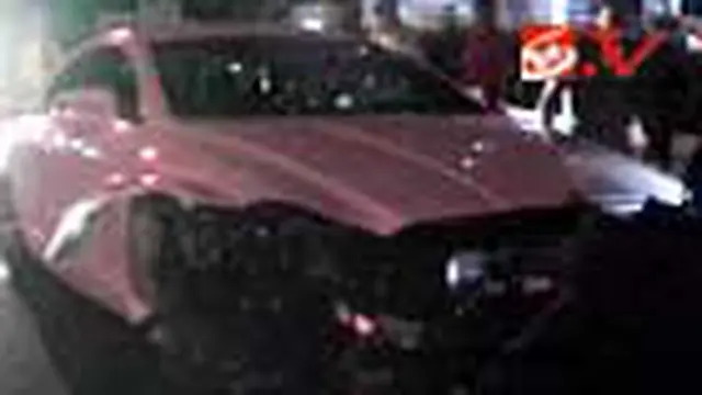 Mercedes Tabrak Kolam Bundaran HI
