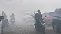Kebakaran TPA Jatiwaringin, Warga Keluhkan Sesak Napas dan Mata Perih