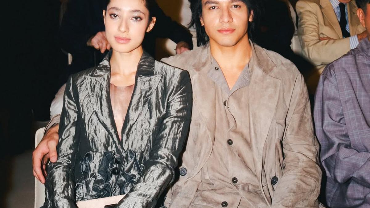 Earth-Toned Elegance, 6 Gaya Couple Paling Stylish Jefri Nichol dan Ameera Khan di Emporio Armani SS26 Show Milan Fashion Week