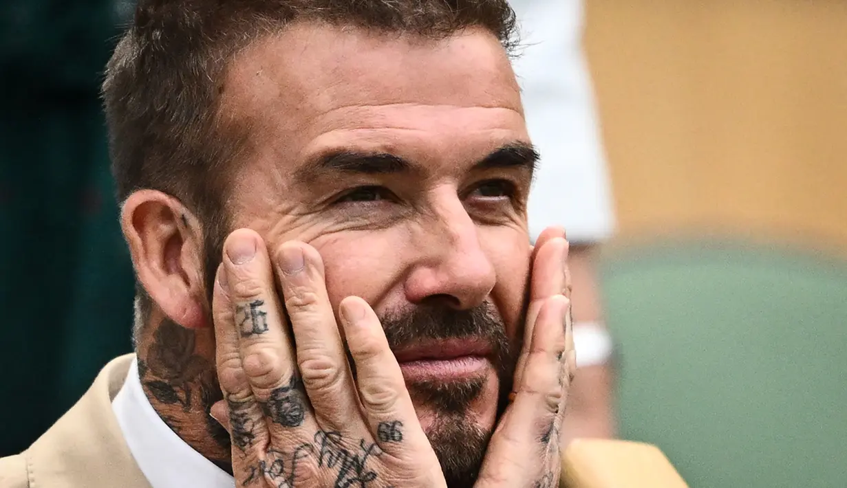 David Beckham mengambil waktu istirahat dari mengawasi performa buruk tim Inter Miami-nya untuk beraksi di Centre Court di Wimbledon pada hari Rabu. (AFP/Sebastien Bozon)