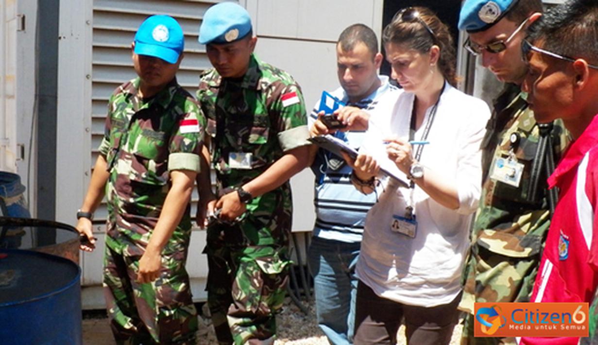 Citizen6, Lebanon: Kedatangan tim yang dipimpin oleh Mrs. Jihann Shaheen berjumlah empat orang melaksanakan penilaian terhadap kesehatan lingkungan di UN Posn 7-1, Adshid al Qusayr, Lebanon Selatan. (Pengirim: Badarudin Bakri)