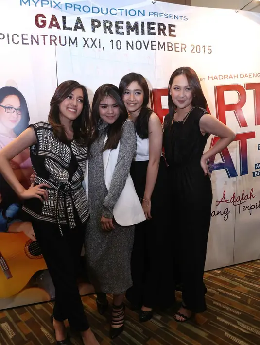 Para personel Blink mengaku lebih mengutamakan nyanyi ketimbang akting. Mereka tak menampik memang suka menjajal dunia baru seperti akting. (Nurwahyunan/Bintang.com)