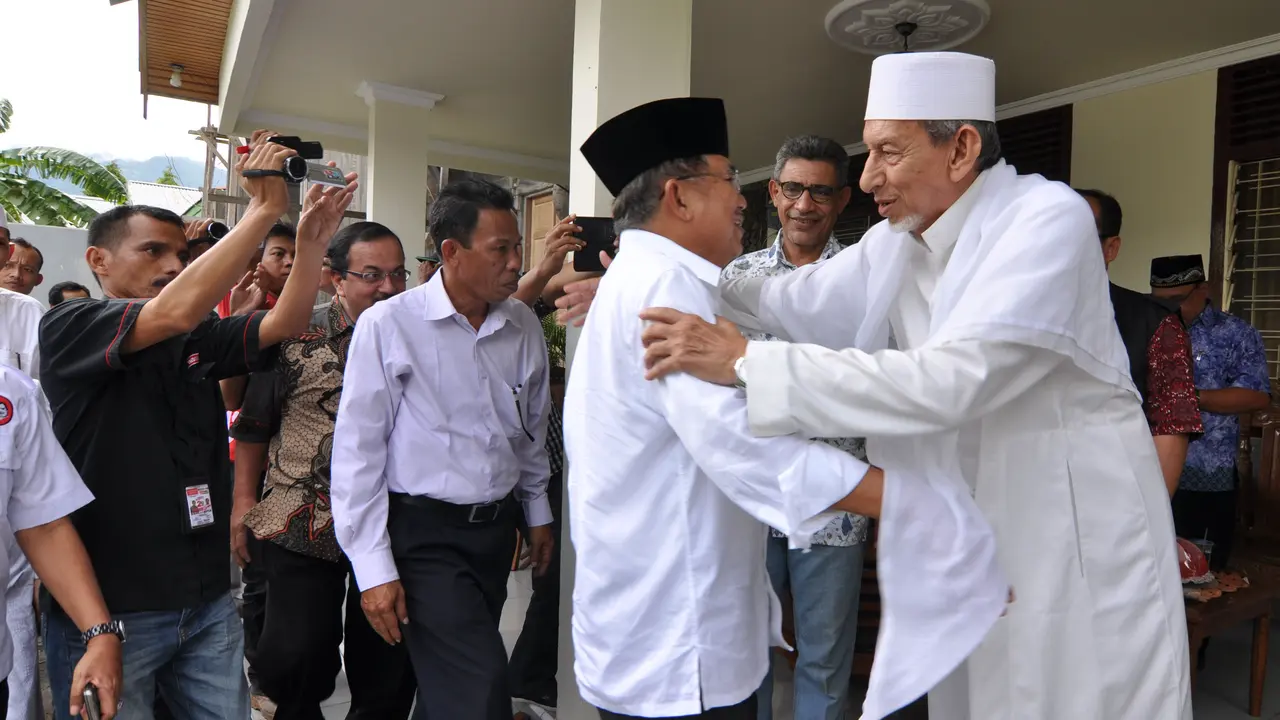 Sambangi Palu, JK Minta Restu Ketua Ulama Alkhairaat 