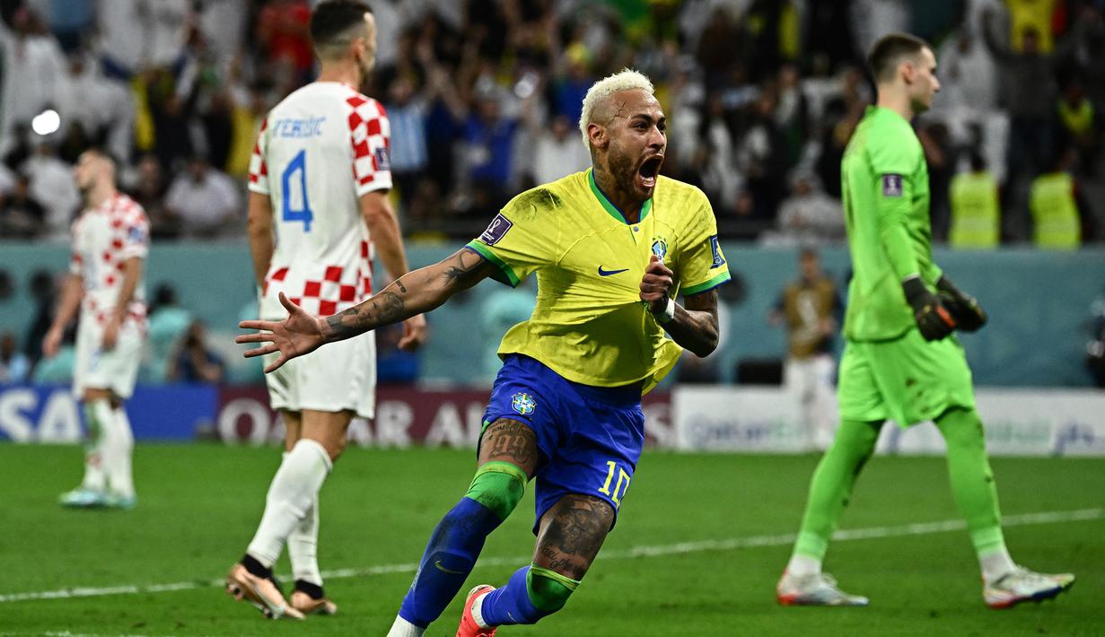 Gol yang dicetak Neymar menjadi gol ke-77 bersama Timnas Brasil dan menyamai raihan gol legenda Brasil, Pele. Neymar mencetak gol ke-77 tersebut usai melewati 124 laga, sementara Pele pensiun usai bermain dalam 92 laga. (AFP/Jewel Samad)