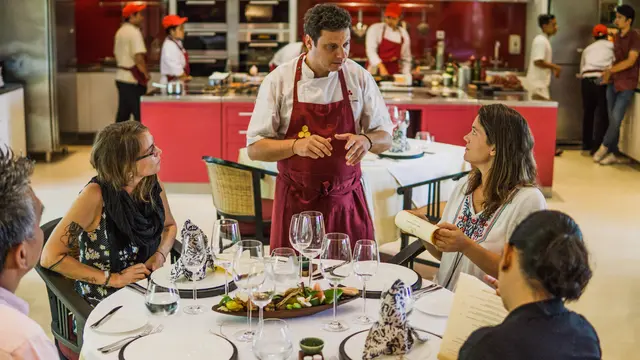 Sensasi Makan Siang yang Modern dan Interaksi di Ubud