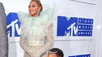 Putri Beyonce, Blue Ivy mengenakan gaun rancangan desainer Indonesia Mischka Aoki. (AFP/Bintang.com)