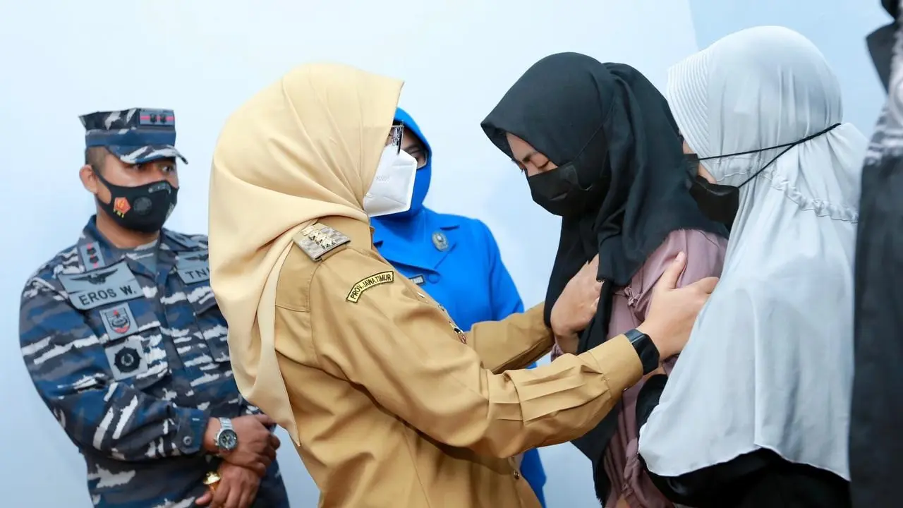 Dikunjungi Bupati Banyuwangi, Istri Awak Nanggala-402: Suami Saya Sudah Tenang di Sisi Allah