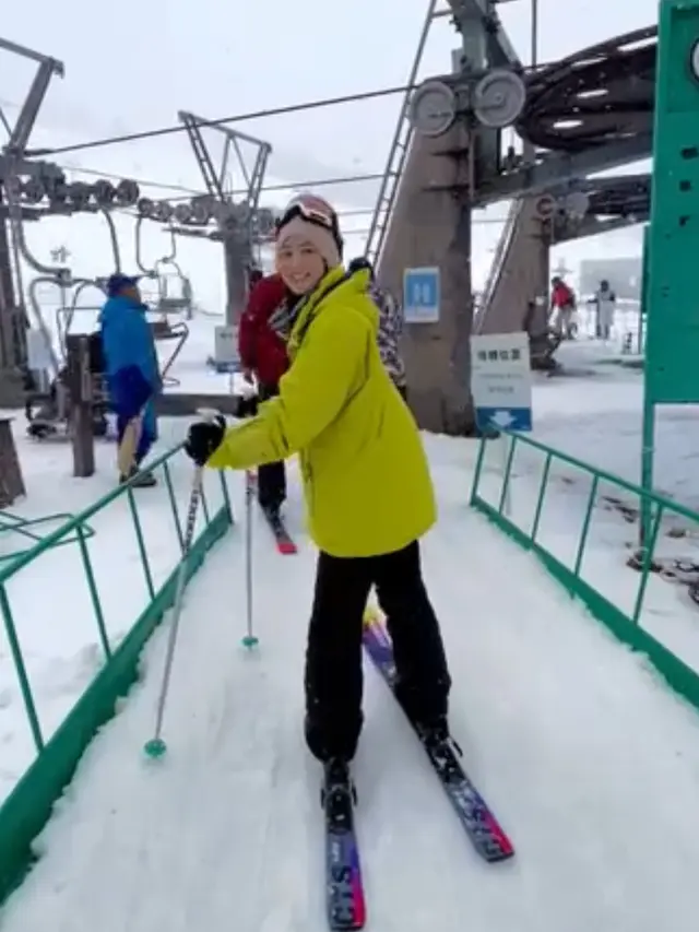 OOTD Artis Tanah Air Main Ski