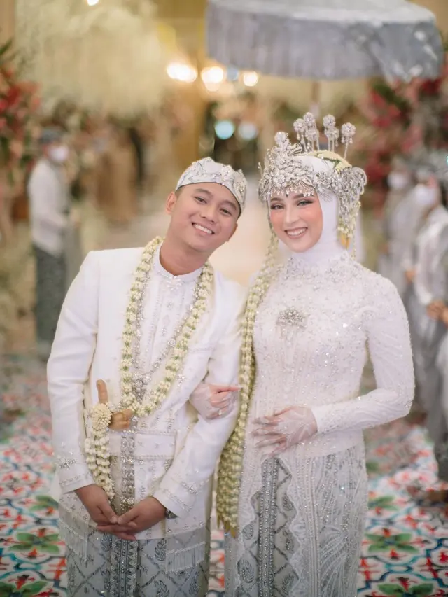 Potret Mesra Doni Salmanan dan Istri