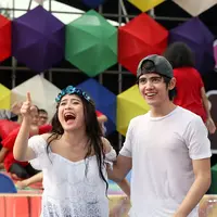 Prilly Latuconsina dan Aliando Syarief di Inbox Awards 2015 (Wimbarsana/Bintang.com)