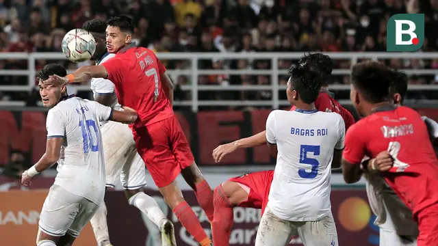 Foto: Laga Keras dan Momen Perselisihan antar Pemain saat Borneo FC Melawan Arema FC di Leg Kedua Final Piala Presiden 2022