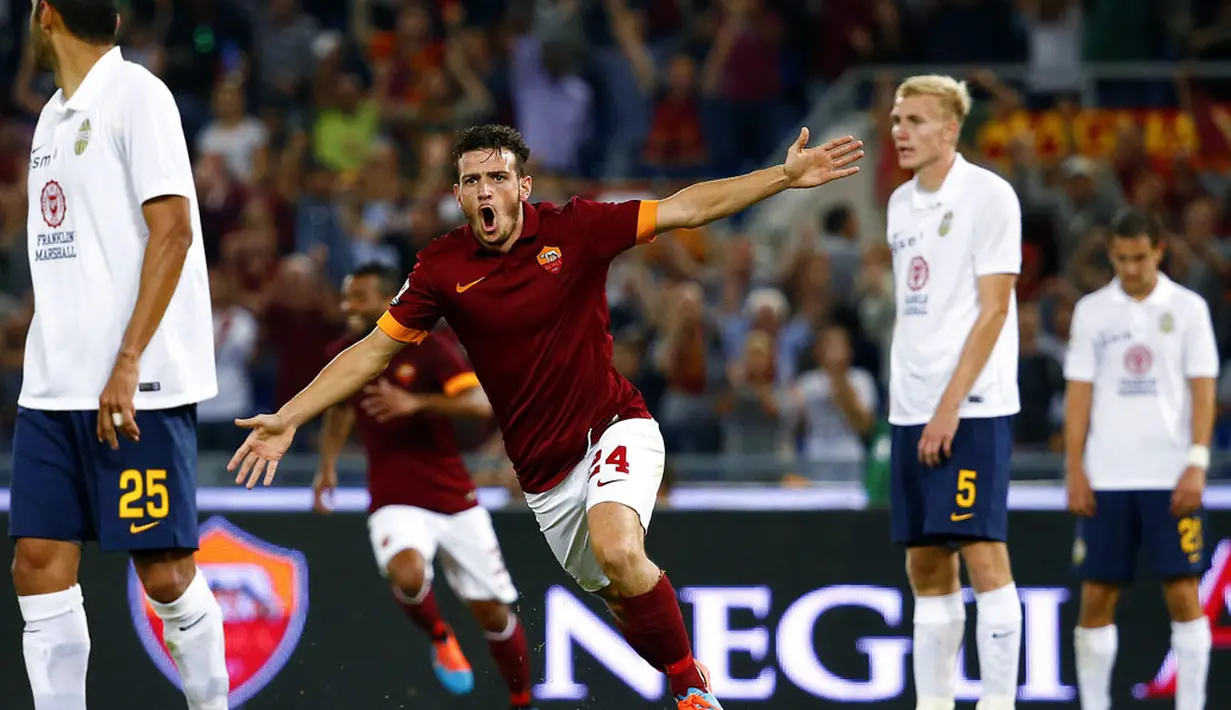 Pemain AS Roma, Alessandro Florenzi, merayakan golnya ke gawang Hellas Verona saat berlaga di Stadion Olimpiade, Roma (27/9/2014). (REUTERS/Tony Gentile)