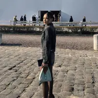 Alyssa Daguise tampil gorgeous di Paris Fashion Week 2023. Ia tampil mengenakan koleksi Givenchy dari busana hingga tasnya. (@alyssadaguise)