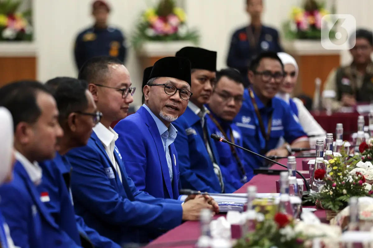Zulkifli Hasan Pimpin Rombongan PAN Daftar Bacaleg ke KPU