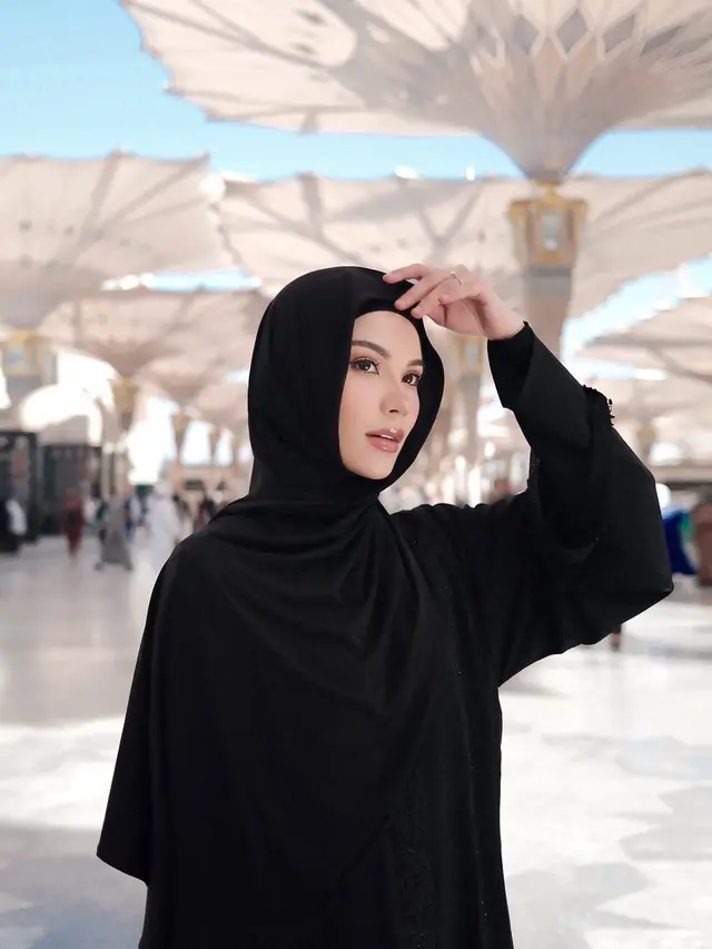 Momen Alyssa Daguise Umrah Bersama Ibu. (instagram/alyssadaguise)
