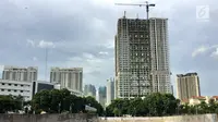 Proses pembangunan gedung apartemen di kawasan Kemayoran, Jakarta, Jumat (19/1). (Liputan6.com/Immanuel Antonius)