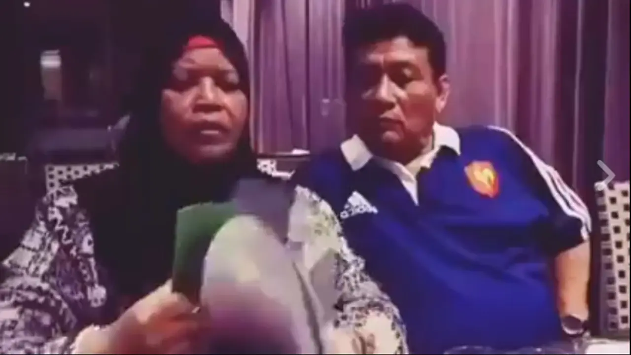Dapat Hadiah Umrah dari Sang Anak, Reaksi Ibu Ini di Luar Dugaan