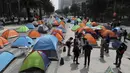 Demonstran yang menuntut pengunduran diri Presiden Meksiko Andres Manuel Lopez Obrador berkemah di Jalan Juarez Avenue dan Reforma Mexico City, Senin (21/9/2020). Para demonstran memutuskan untuk berkemah di jalan, memblokir Jalan Juarez sepenuhnya. (AP Photo/Eduardo Verdugo)