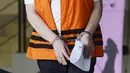 Eks Kepala Dinas Pengelolaan Keuangan dan Aset Daerah Kota Bandung Herry Nurhayat usai menjalani pemeriksaan di Gedung KPK, Jakarta, Kamis (23/4/2020). Herry diperiksa sebagai tersangka untuk melengkapi berkas kasus dugaan korupsi pengadaan RTH di Pemkot Bandung pada 2012. (merdeka.com/Dwi Narwoko)