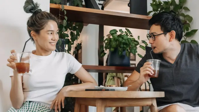 perempuan dan pasangan 1 september