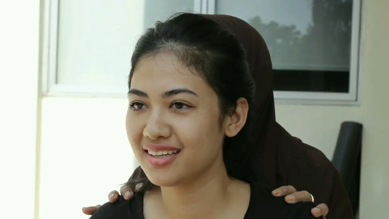 [Bintang] Della Perez