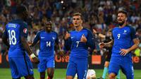 Ekspresi striker Prancis, Antoine Griezmann, setelah mencetak gol kedua ke gawang Jerman pada laga semifinal Piala Eropa 2016 di Stade Velodrome, Marseille, Jumat (8/7/2016) dini hari WIB. (AFP/Franck Fife)