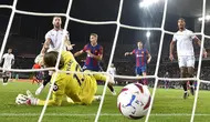 Gol bunuh diri Sergio Ramos menangkan Barcelona atas Sevilla pada laga lanjutan LaLiga (AFP)