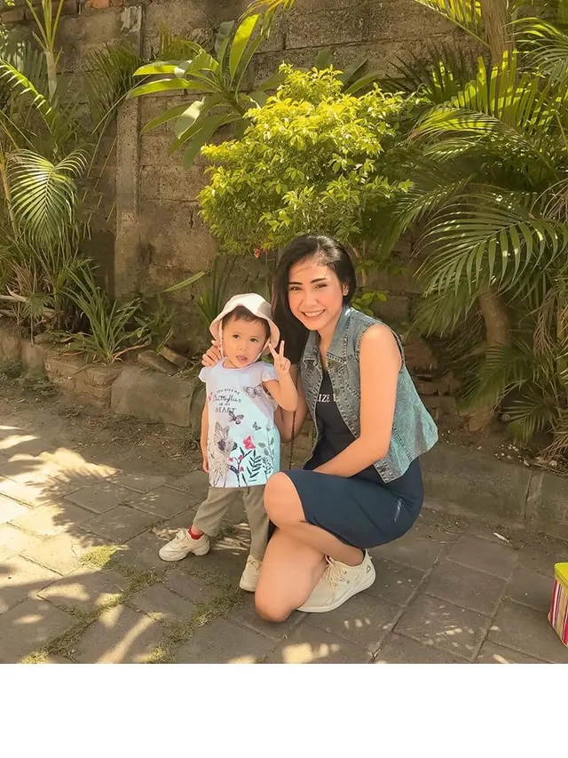 Lama Vakum, Ini 7 Potret Terbaru Livia Teenebelle yang Jadi Mama Muda
