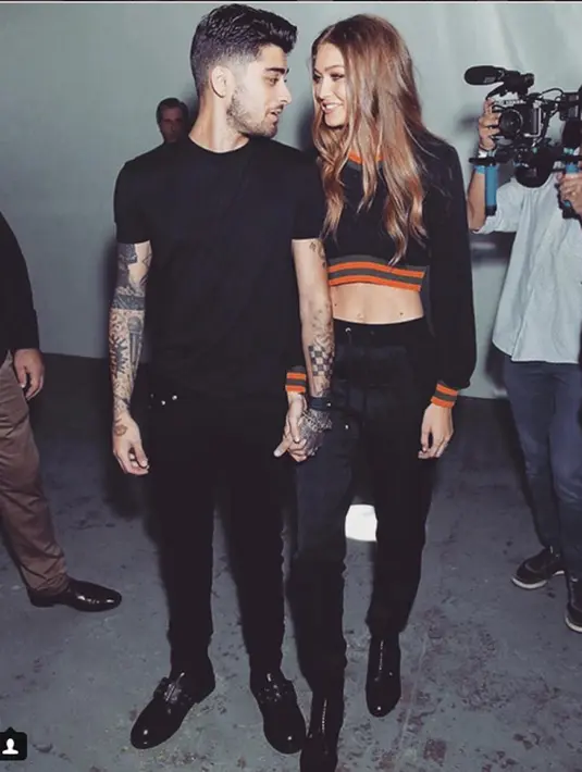 Proses kesembuhan Zayn dilakukannya dengan meninggalkan grup bandnya itu. Ia akui ingin jalani kehidupan yang normal seperti keinginannya, terlebih menyembuhkan gangguan makan yang dialaminya. (Instagram/gigihadid)