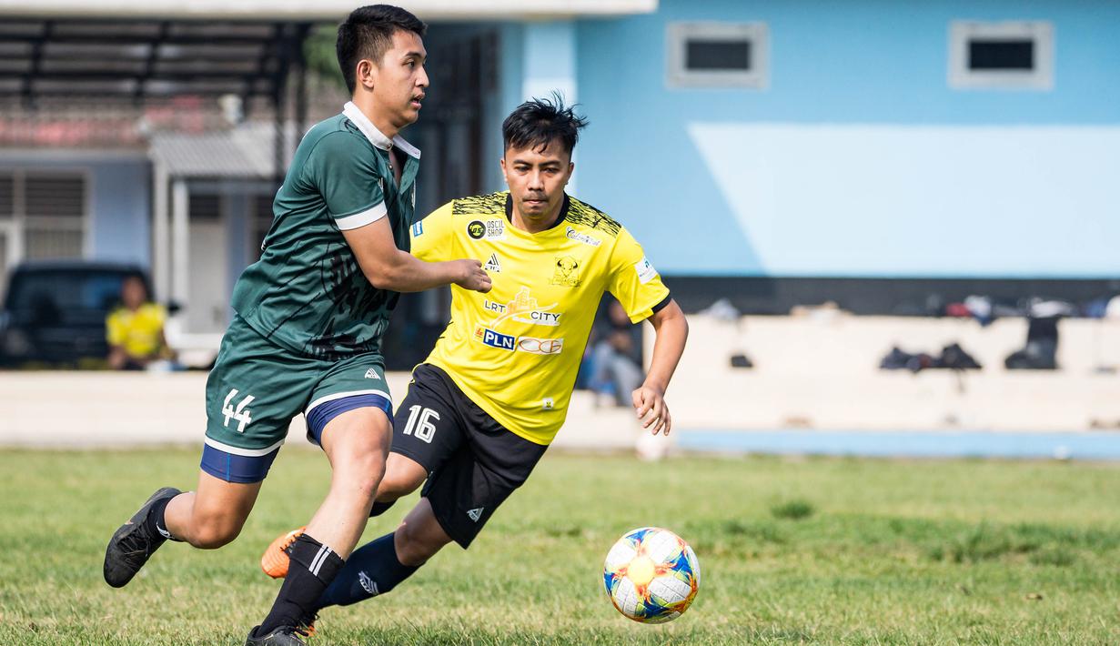 Para pemain beradu cepat saat babak perempat final laga Pertamax Liga Ayo 2019. (Dokumentasi)