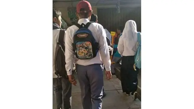 6 Model Tas Sekolah Ini Nyeleneh Banget, Bikin Tepuk Jidat