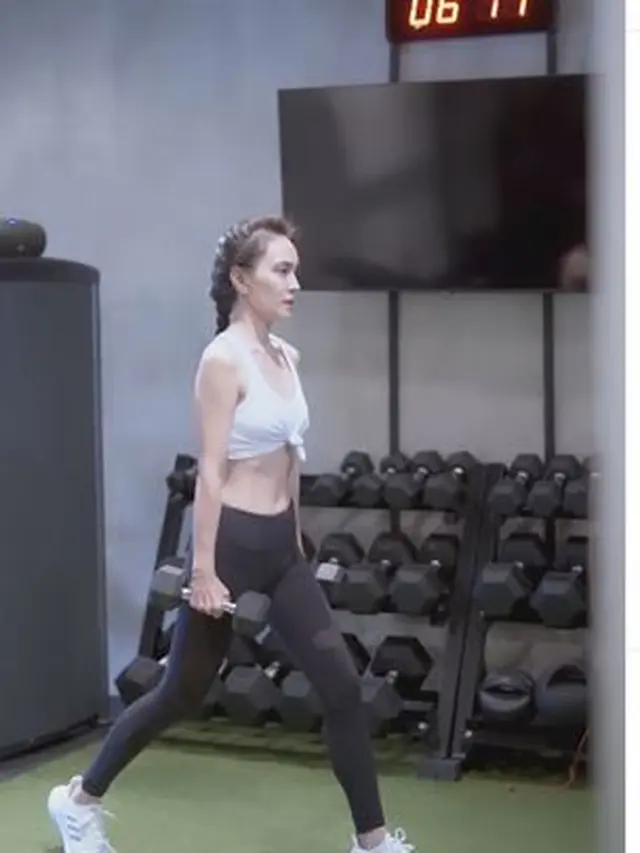 6 Potret Terbaru Shandy Aulia yang Disebut Makin Kurus