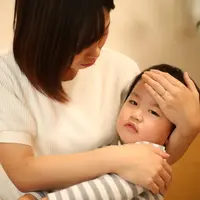 Ilustrasi anak demam. (c) yamasan//Depositphotos.com
