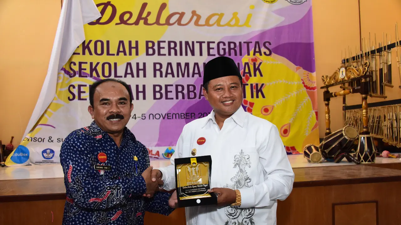 Uu Ruzhanul Ulum