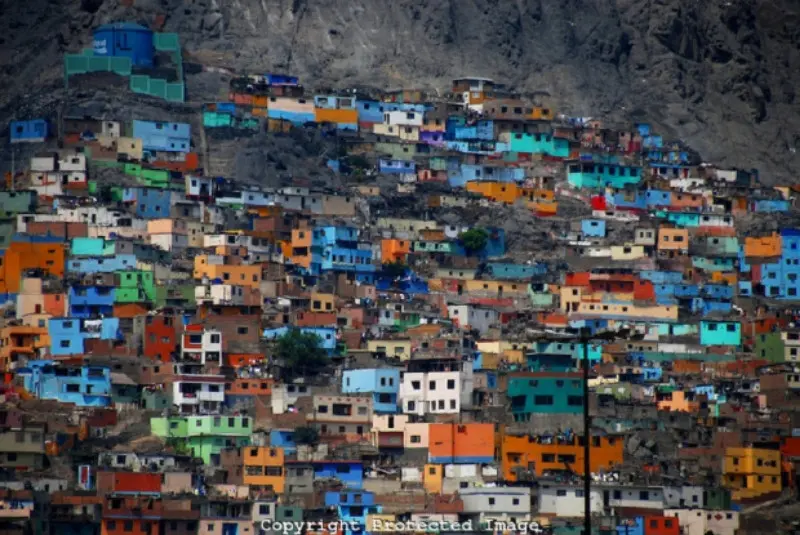 Salah satu bagian kota Lima di Peru yang berada di perbukitan, mirip dengan Kampung Wonosari di Gunung Brintik Semarang. (foto : Kuralayphotography. photoshelter.com / Liputan6.com / Edhie Prayitno Ige)