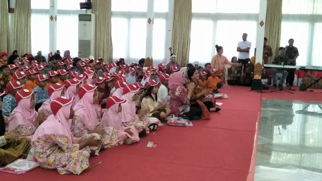Iriana Jokowi menghadiri acara Gembira Bersama Ibu Negara di Istana Kepresidenan Yogyakarta