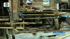 Belasan rumah nelayan di pesisir Pantai Ketibung, Lampung Selatan rusak akibat gelombang ombak pantai.